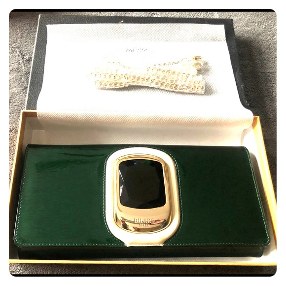 Green patent leather clutch purse by Dilaks Italy. - Picture 1 of 8